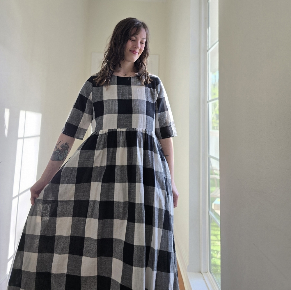 Adorable Checkered Dress L - Picture 2 of 5